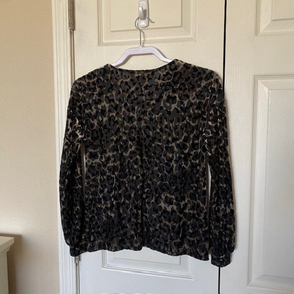 Karen Kane Lifestyle Petite Velvet Burnout Twist Front Top Animal Print Women XS - Picture 2 of 11